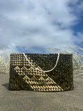 Kete Whakairo - Kākāriki and Natural Harakeke