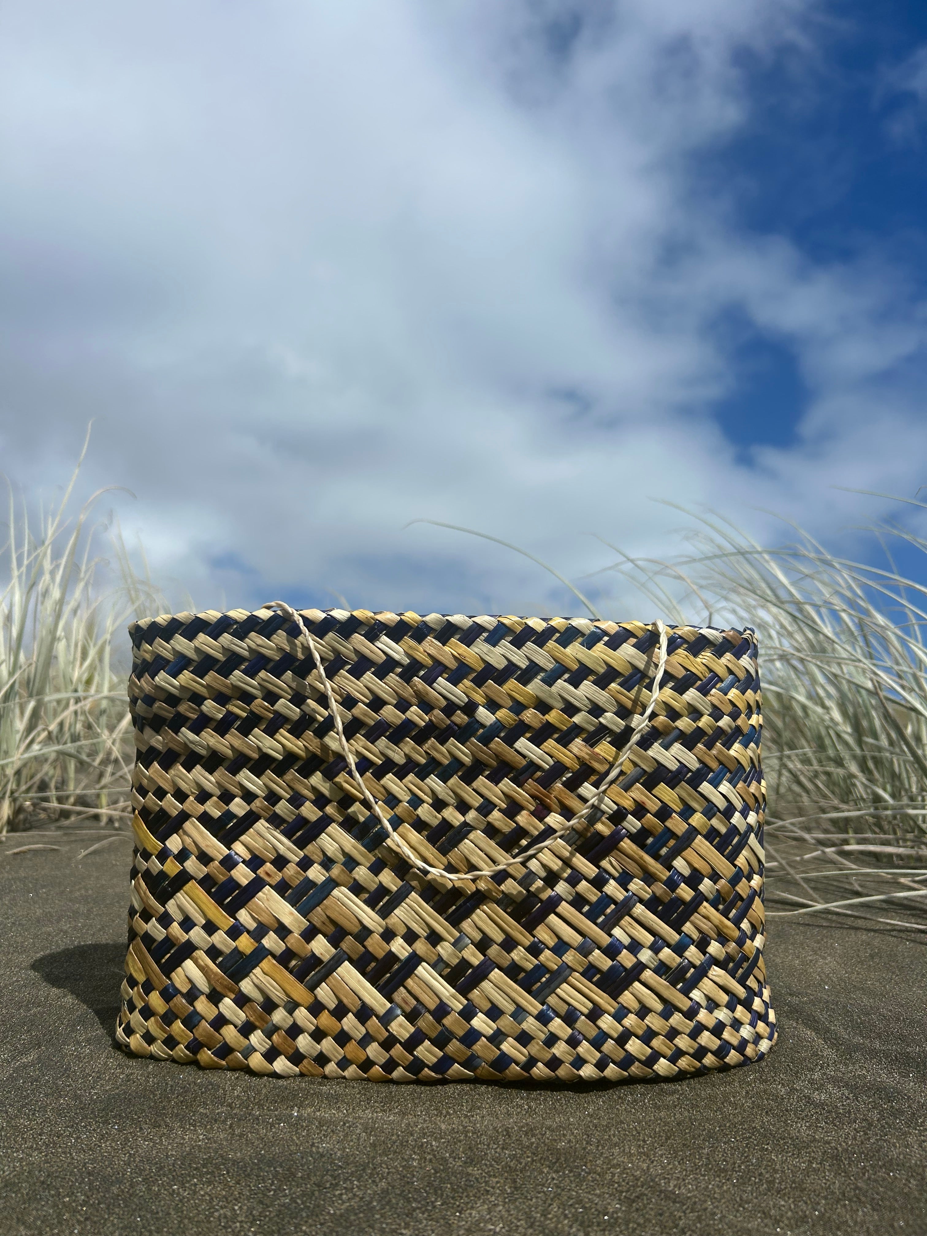 Kete Whakairo - Kahurangi and Natural Harakeke