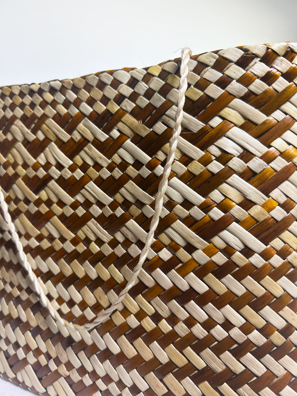 Kete Whakairo - Parāone and Natural Harakeke