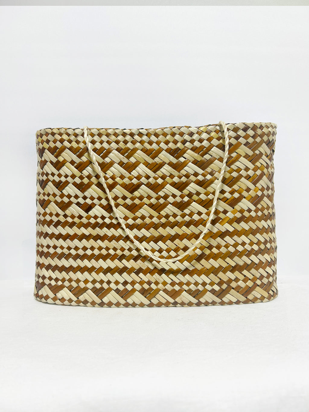 Kete Whakairo - Parāone and Natural Harakeke